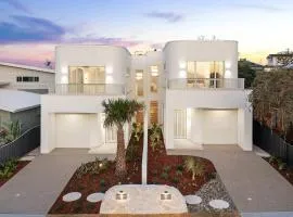 Nirvana, Mineral Swimming Pool, close to Beaches