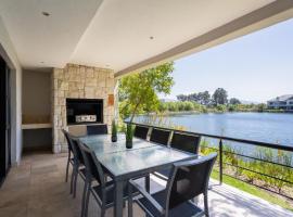 Luxury Lodge 4F Pearl Valley Golf Estate, hotel en Simondium