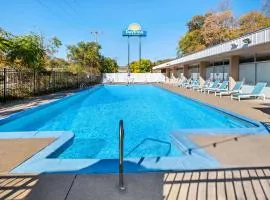 Days Inn by Wyndham Dubuque