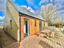 2 - Badger Sett - Modern home with hot tub in Norfolk, hotel v destinaci Norwich