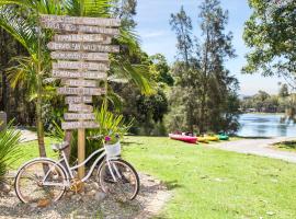 Seven Mile Beach Holiday Park, glamping site in Gerroa