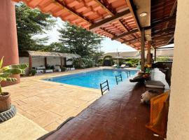 Kayzen house, hotel i Ngaparou