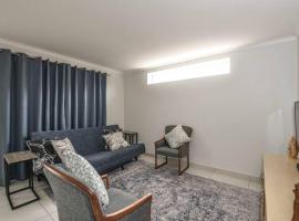 Pet friendly & Close to Beach at 2 Saasveld, pet-friendly hotel sa Bloubergstrand