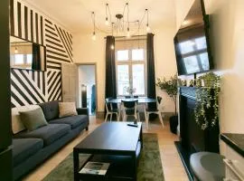 3 Bed, 2 Bath Apt, City Centre, Parking