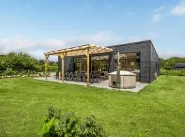 6 Bedroom Stunning Home In Glesborg