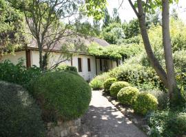Wisteria Gite, hotel in Asnières-sur-Vègre