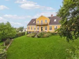 4 Bedroom Cozy Home In Hasle