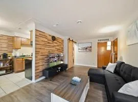 Modern Cozy 1Bedroom Apartment Shelby Township Retreat