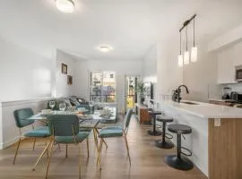 2 Bedroom Modern Townhouse Near Aspen Landing with Garage Parking, Fast Wi-Fi, Office, 2 Full Baths & Netflix