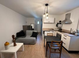 Studio sur un domaine d'oliviers, hotel v destinaci Solliès-Toucas
