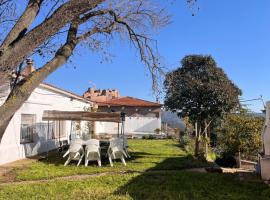 Casa Rural Can Bastida, hotel in Cardona