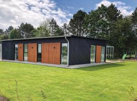 5 Bedroom Cozy Home In Glesborg, hotel in Glesborg