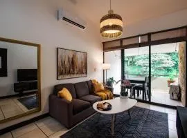 CR MARIPOSA RENTALS Mountain view near pool