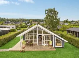 2 Bedroom Beach Front Home In Sjølund