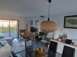 Maison moderne et chaleureuse, emplacement idéal