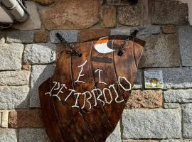 Alojamiento Rural El Petirrojo con patio jardín