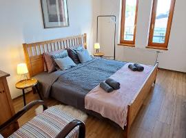 La Siesta Penthouse Apartment, hotel con campo de golf en Budapest