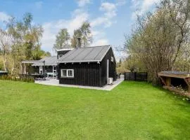 Amazing Home In Væggerløse With Sauna