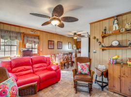 Kill Devil Hills Vacation Rental, Walk to Beach!, hotel con spa en Kill Devil Hills