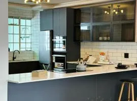 Messe Luxe 4-bed Apartment CBD