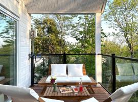 Chalet Komorebi with spa - Meli 1, Hotel in Sainte Béatrix