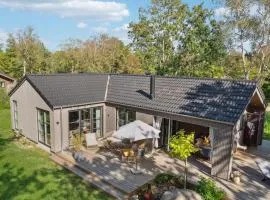 3 Bedroom Stunning Home In Rødby