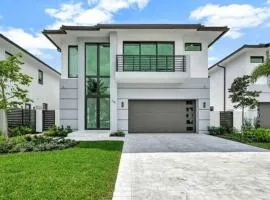 Luxury Delray Beach built 2023 home! Close to the Ave!