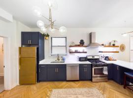 Chi-Town Ultimate Hideout 1-2-3, Hotel in Berwyn