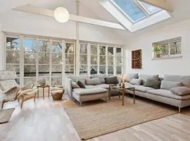 Stunning Home In Allingåbro With Wifi