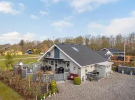 2 Bedroom Nice Home In Hemmet