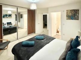 Large Home with secure parking, lovely Evergreen House in Ashford, hotel a Ashford