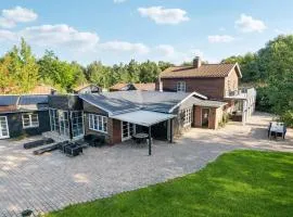 Amazing Home In Væggerløse With Sauna