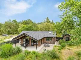 Beautiful Home In Rømø With Kitchen