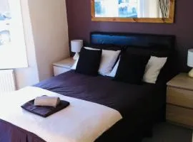 THE RESTING LION - Gourock Town Center Holiday Home Apartment