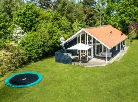 3 Bedroom Lovely Home In Store Fuglede
