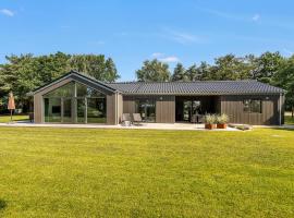 4 Bedroom Cozy Home In Spøttrup, hotel di Spottrup