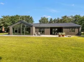 4 Bedroom Cozy Home In Spøttrup