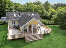 Three-Bedroom Holiday Home In Hojby