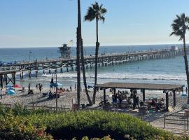 Walk to Beach - KING Apt In #1 Area - AB, hotel de playa en San Clemente
