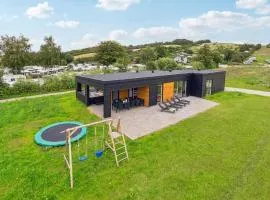 Awesome Home In Løgstrup With Kitchen