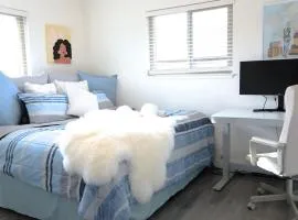 2 King Beds Pro Kitchen Laundry in units filter wate Work From Home