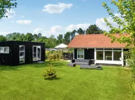 3 Bedroom Lovely Home In Føllenslev