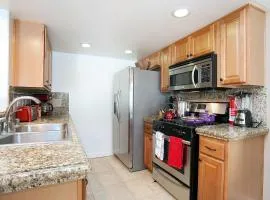 Costa Mesa -Newport- Patio - Free Parking-CM-2