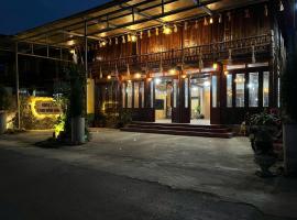 Homestay Cánh Đồng Vàng, pet-friendly hotel in Hữu Lũng