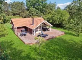 Three-Bedroom Holiday Home In Sjallands Odde
