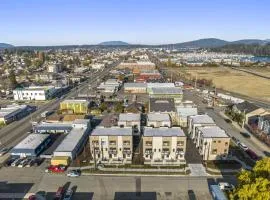 Brand New Fully Updated Condo 908