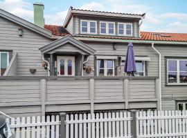 Awesome Home In Lillesand With Wifi, ξενοδοχείο σε Lillesand