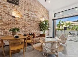 Catalyst Retreat - Stylish, Pets, Accessible, Sauna
