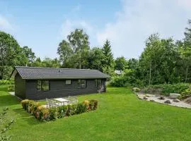 Beautiful Home In Fårvang With Sauna