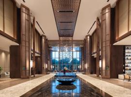 HUALUXE Hotels and Resorts Haining, hotel em Haining